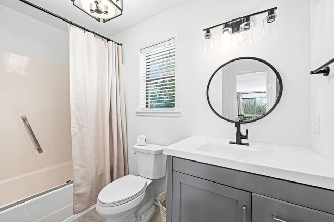Building Photo - Cute fully furnished 1-Bedroom Codo in Sea...