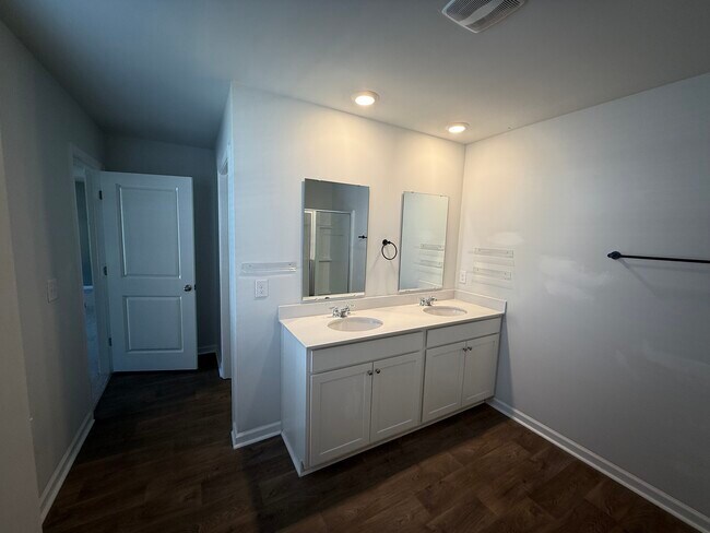 Building Photo - 341 Berring Ln