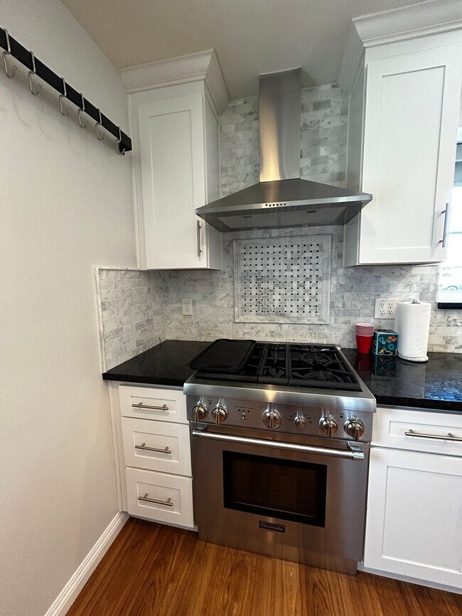 Building Photo - Beautifully Remodeled 3-Bedroom Home for Lease in a Highly Desirable Neighborhood