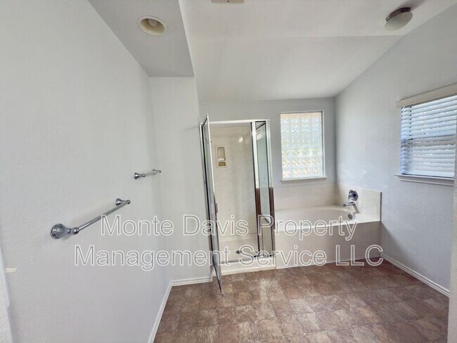 Building Photo - 10317 Laredo Dr