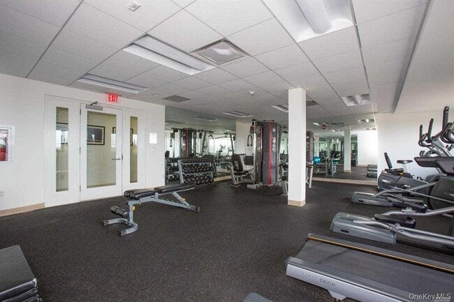 Building Photo - 830 Shore Rd