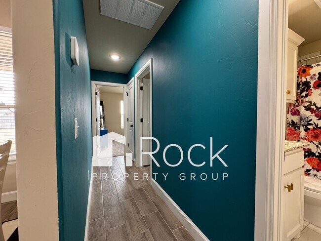 Building Photo - Beautiful 3 Bedroom Home with Study in Westmoore Area of OKC