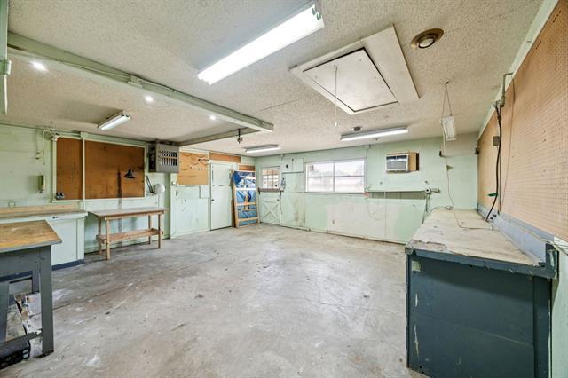 Building Photo - 7641 Dentcrest Dr