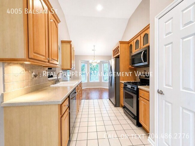 Building Photo - 4005 Balsam St