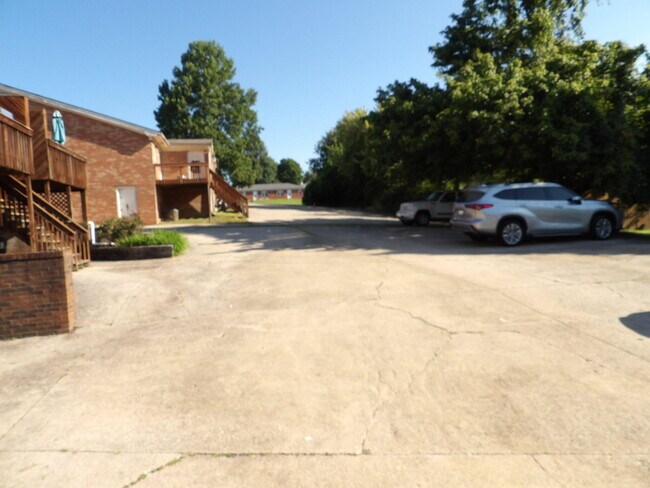 Building Photo - 65 Ashwood Ct