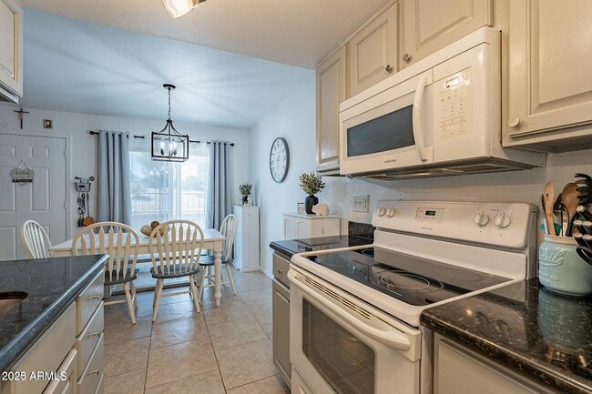 Building Photo - 14234 N Oakwood Ln