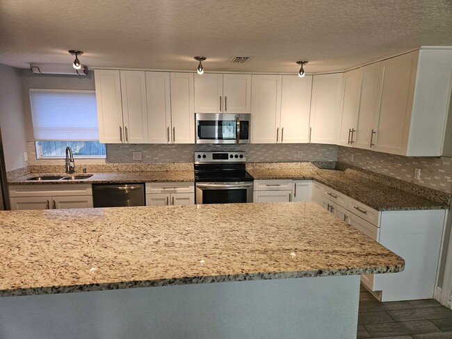 Building Photo - Stunning Jungle Terrace Oasis: Renovated 4...