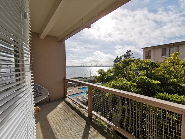 Building Photo - One Bedroom Condo Available in Watergate C...