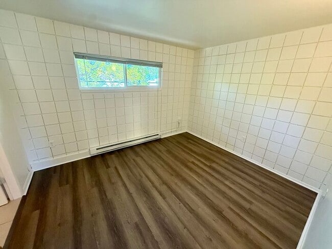 Building Photo - 1/2 Off First Month! Second-Floor 1-Bedroom Near City Park