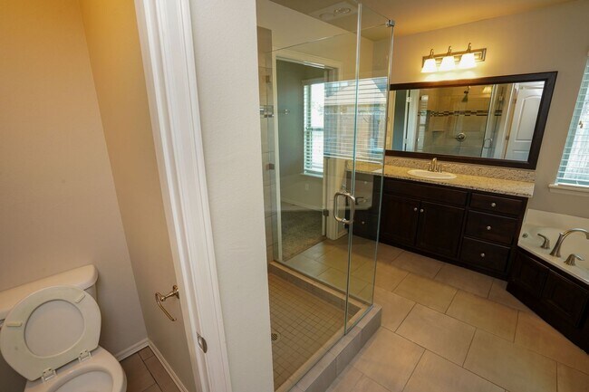 Building Photo - 3 Bed | 2 Bath in New Tulsa!