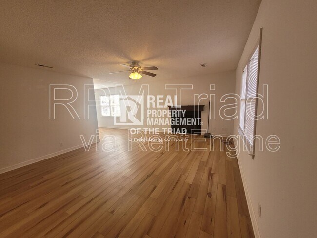Building Photo - 1349 Brookwood Dr