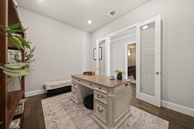 Building Photo - 9527 Sanger Wy