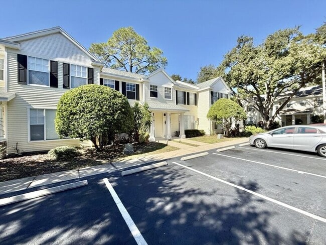 Building Photo - 13706 Forest Lake Dr