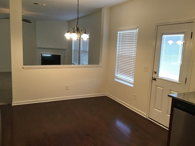 Building Photo - 708 White Oak Dr