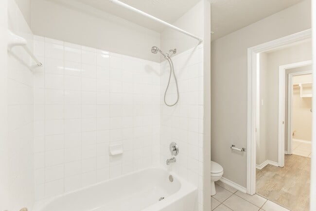 Building Photo - 24502 Drakefield Ct