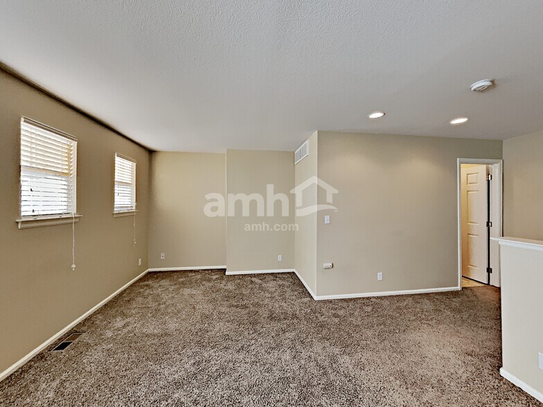 Building Photo - 13954 Ivy St