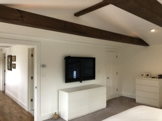 Building Photo - 30 Point Breeze Dr