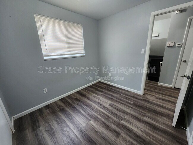 Building Photo - 774 W Cleveland Cir