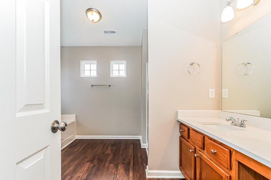 Building Photo - 5819 Finestra Way