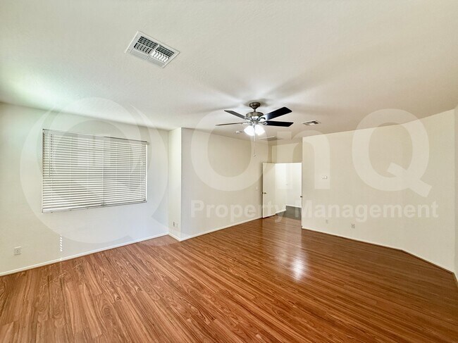 Building Photo - 3229 W Pleasant Ln