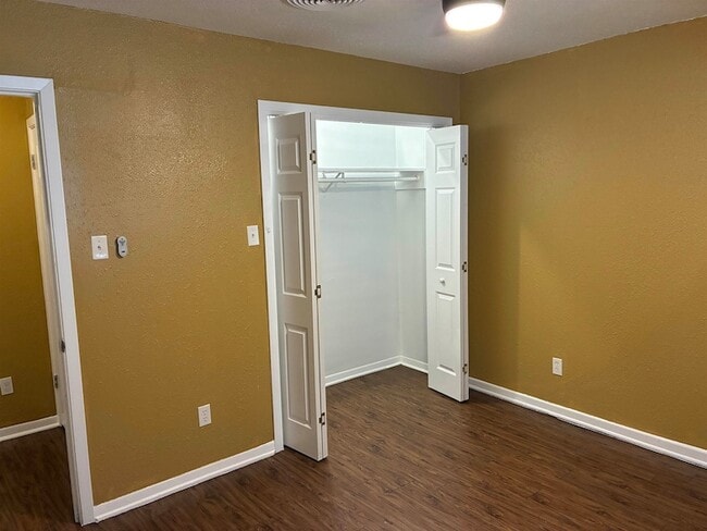 Building Photo - 1112 Northwood Dr