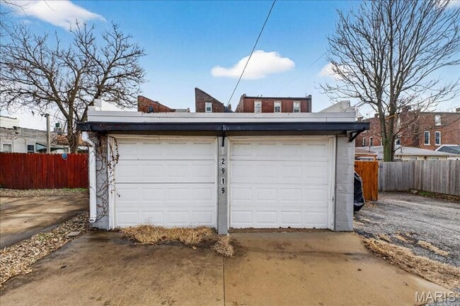 Building Photo - Benton Park home.