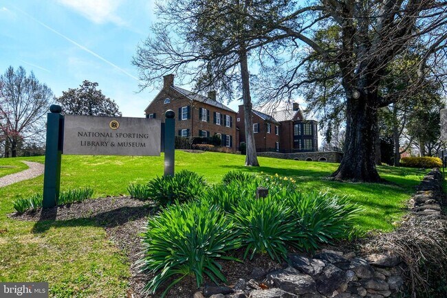 Building Photo - 17 S Madison St