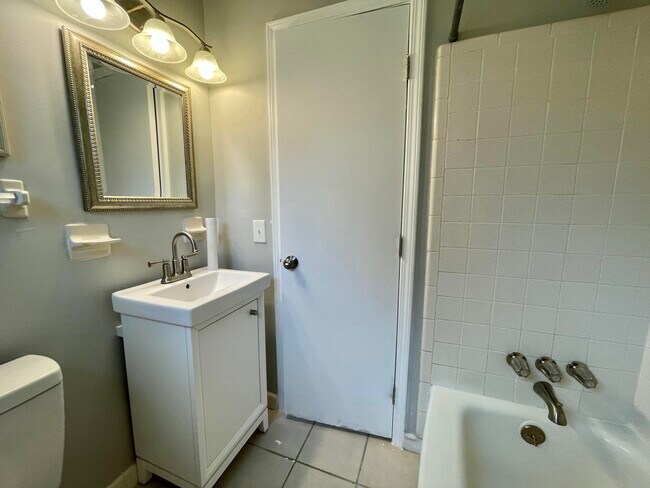 Building Photo - 450 Bryn Mawr Blvd