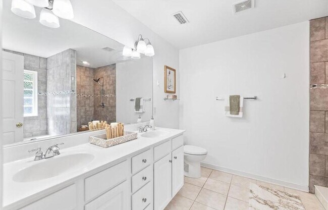 Building Photo - 5 Bedroom, 2.5 Bath Home in St. James Woods  ** Available for showings 3/25/2026 **