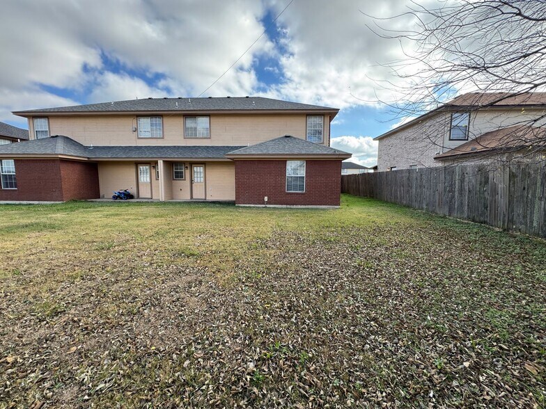 Building Photo - 4207 Deek Dr