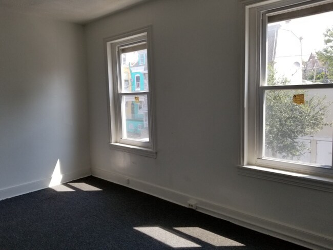 Building Photo - 256 S 13th St