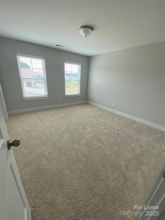 Building Photo - 119 Tiller Way