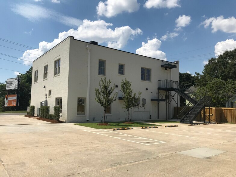 Rear Entry/Parking Lot - 1509 Highland Rd