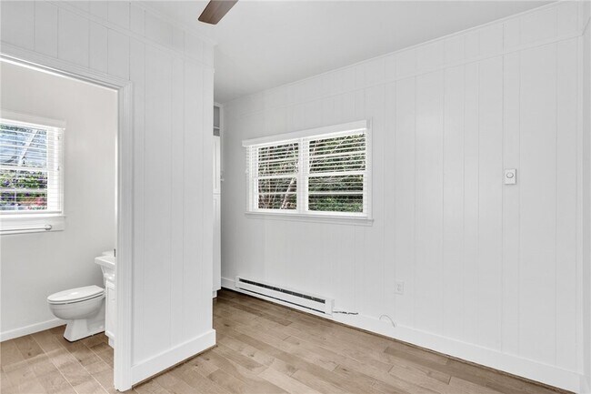 Building Photo - 405 Playground Rd