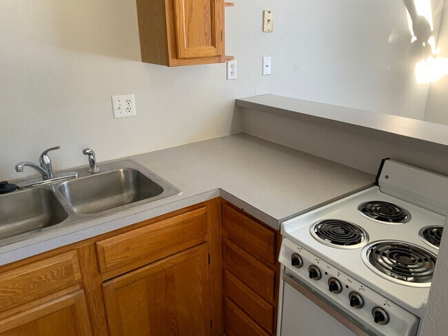 Building Photo - 325-325 Washington St