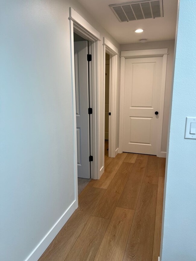 Building Photo - 4 Bedroom Home in Awbrey Butte Neighborhood – Unfurnished, Short Lease