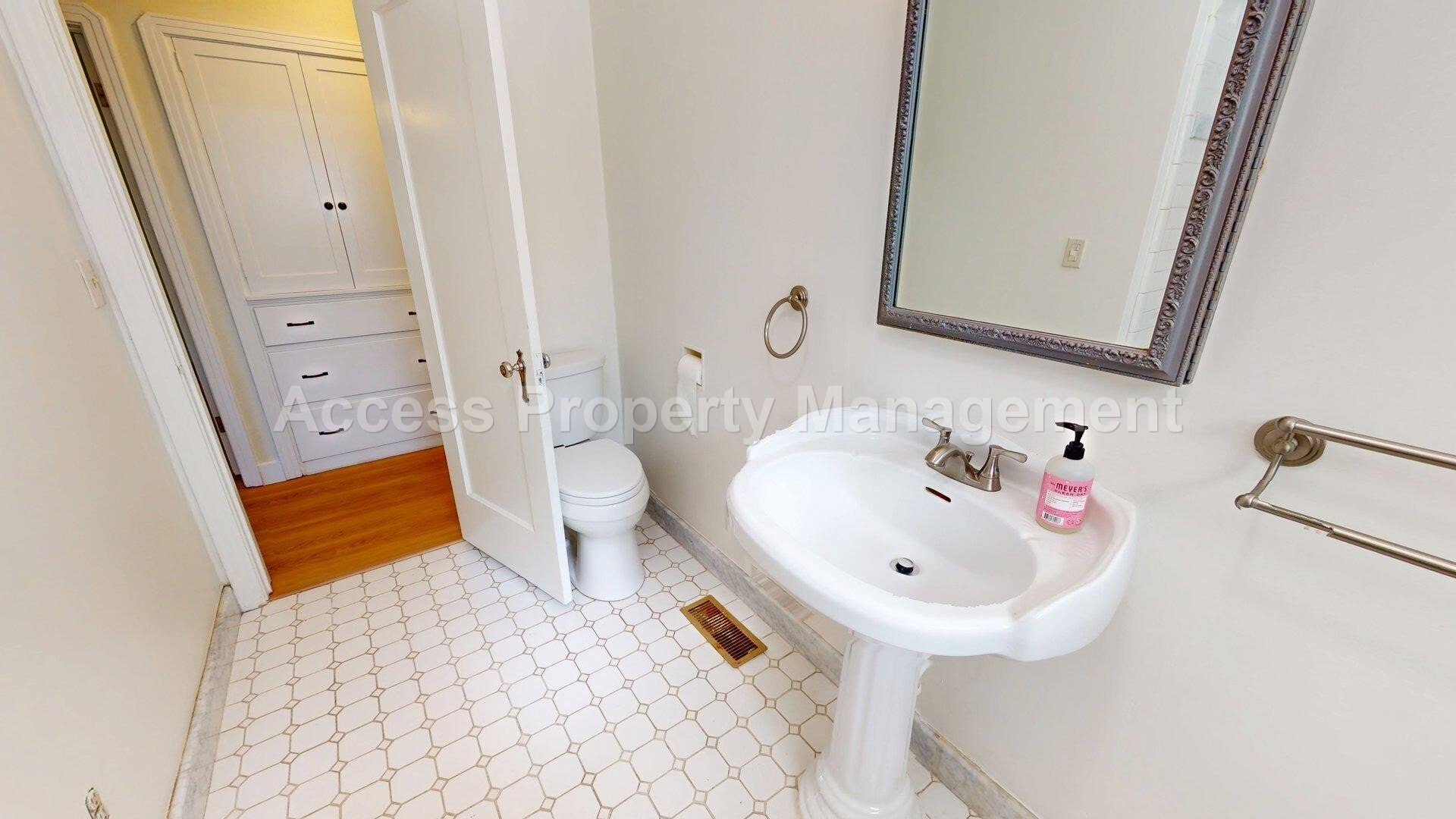 Building Photo - 1200 Sycamore St