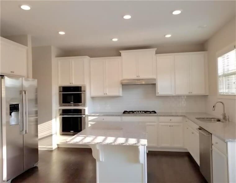 Building Photo - 880 Sunset Park Dr
