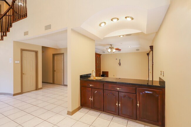 Building Photo - 503 W Avon Ct