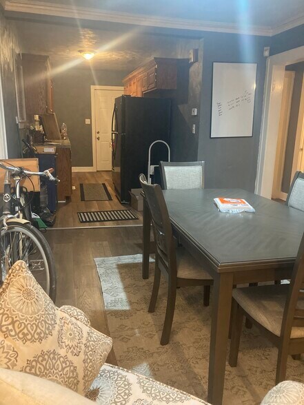 Building Photo - 5004 Euclid Ave