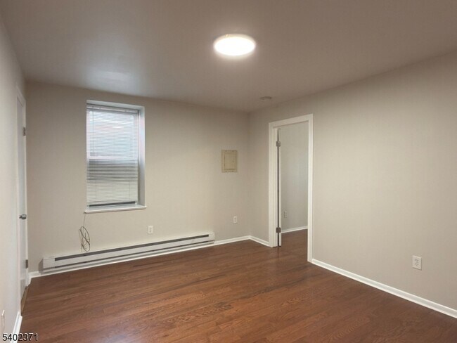 Building Photo - 39 Glenridge Ave