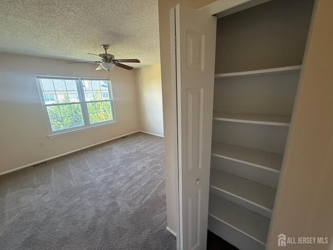 Building Photo - 425 Northam Dr