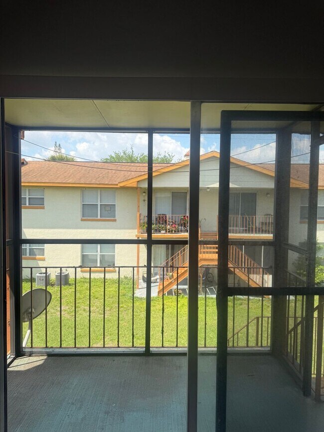 Building Photo - Spacious unit in Essex Park Condo, Kissimmee