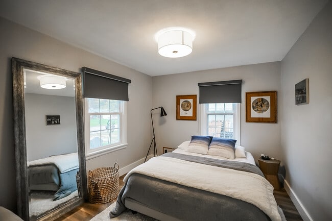 Bedroom 2: queen bed - 1703 Springfield Rd