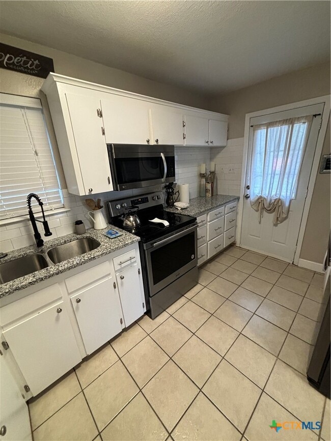 Building Photo - 1307 Sherry Ln