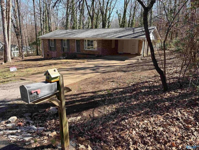 Building Photo - 9527 Hemlock Dr SE