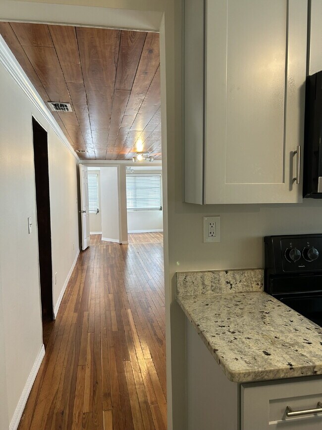 Building Photo - Fall in love with this beautifully maintained 3BR/2BA home!