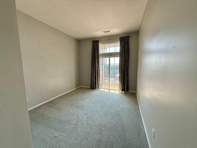 Building Photo - 850 E Main St