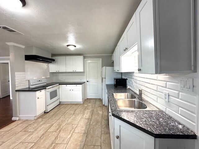 Building Photo - 17884 Crystalwood Ct