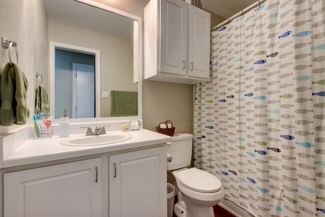 Building Photo - 450 Carriage Way